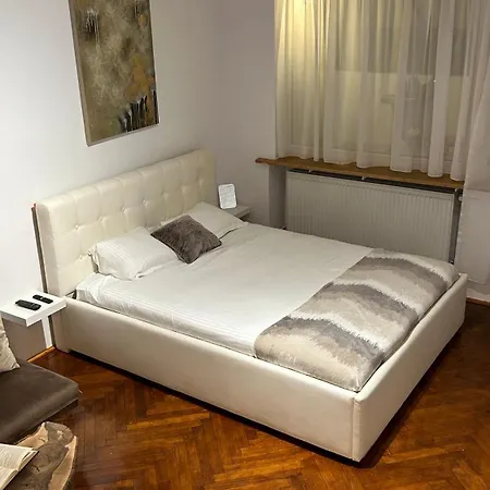Cozy Wood Themed Sky Bar Free Minibar Appartement *