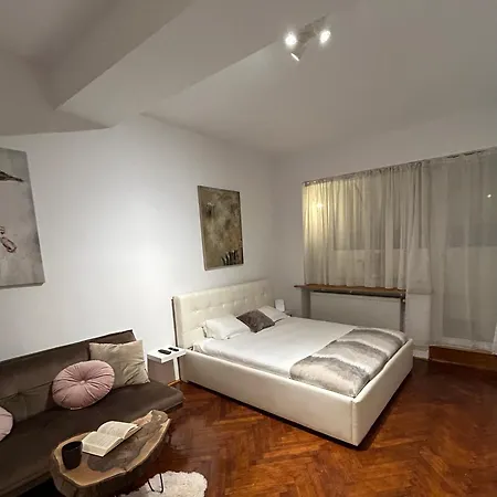 Cozy Wood Themed Sky Bar Free Minibar * Bucharest